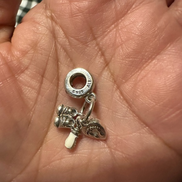 Pandora - Picture 2 of 3